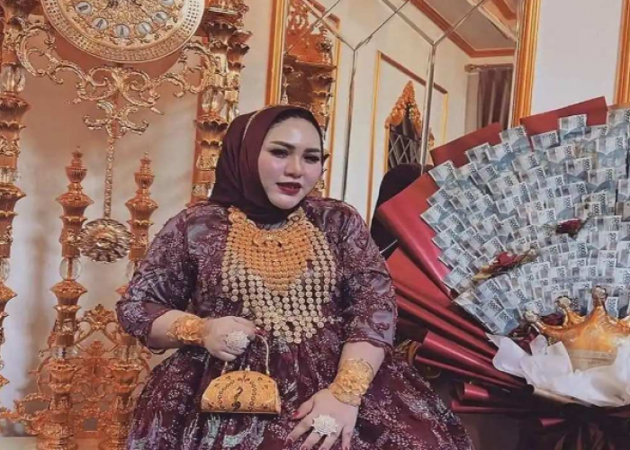 Potret Rumah Mewah Mira Hayati, Lengkap dengan Perabot Serba Emas Viral di Media Sosial
