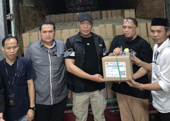 Bawaslu Palembang Awasi Pendistribusian Logistik Surat Suara