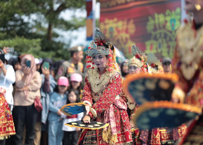 Pesona Danau Ranau dalam Balutan Festival Seni Tradisional