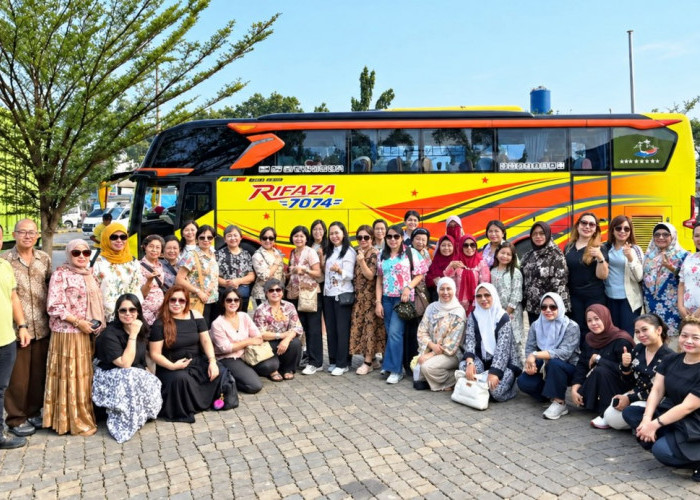 Bus Wisata RIFAZA 7074, Nyaman untuk Liburan dan Perjalanan Rombongan