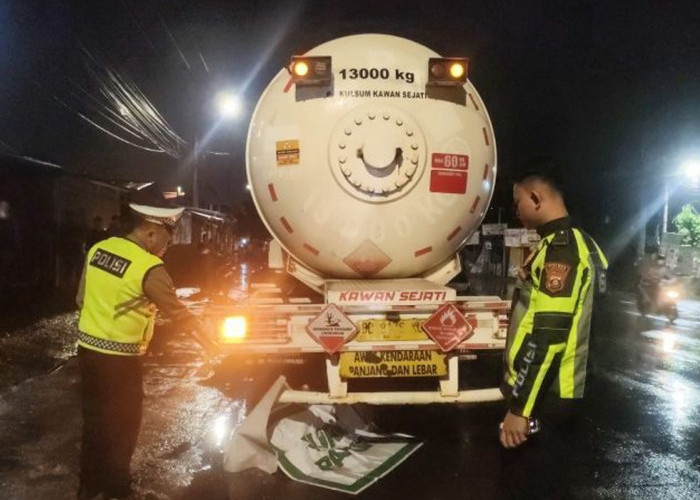 Pilu, Polisi Evakuasi Korban Tewas Lakalantas Ternyata Ayahnya Sendiri