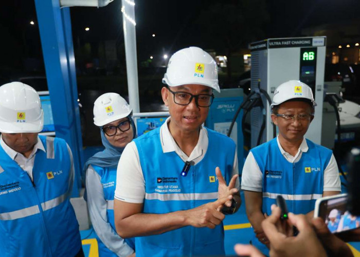 Antisipasi Lonjakan EV selama Periode Nataru, Dirut PLN Tinjau Langsung Kesiagaan SPKLU di Berbagai Titik 