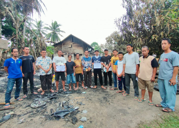 Kades Desa Kota Baru Bantu Korban Kebakaran 