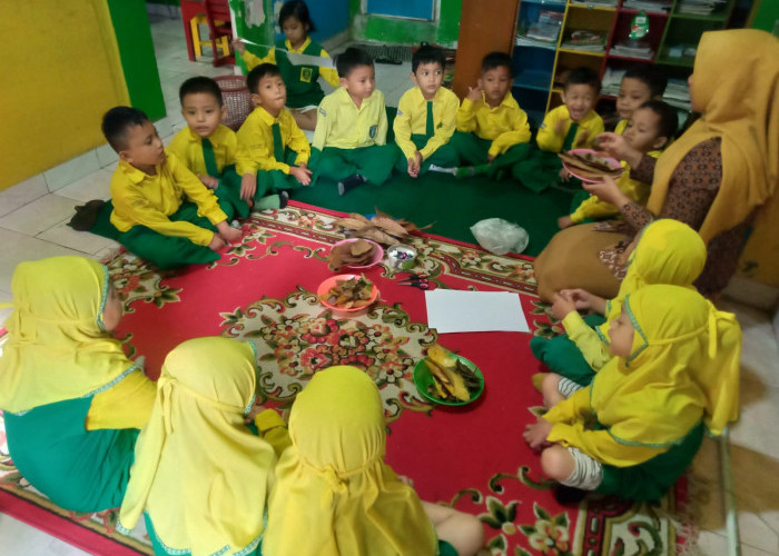 Feni Eliza Pimpin TK Aisyiyah 16 Palembang, Cetak Lulusan TK yang Cerdas dan Islami