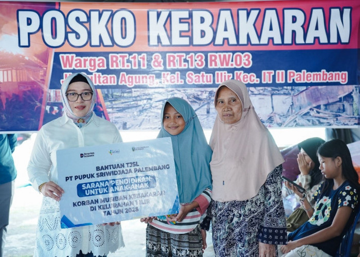 Pusri Serahkan Bantuan Sarana Pendidikan Bagi Korban Kebakaran Jalan Sultan Agung 1 Ilir Palembang
