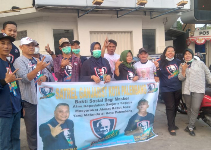 Satrel Ganjarist Kota Palembang Peduli, Gelar Bakti Sosial Bagi Masker Antisipasi Kabut Asap 