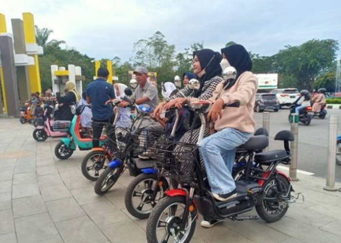 Sepintas Sama, Ternyata Ini Perbedaan Motor Listrik dan Speda Listrik, Pengguna Wajib Tau