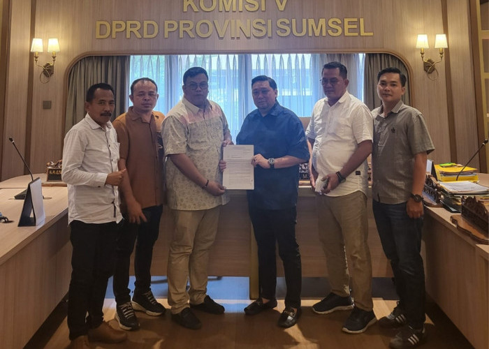 Larangan Melintas Angkutan Batu Bara, 15 Ribu Buruh Dirumahkan, Aka Cholik Darlin Datangi DPRD Sumsel