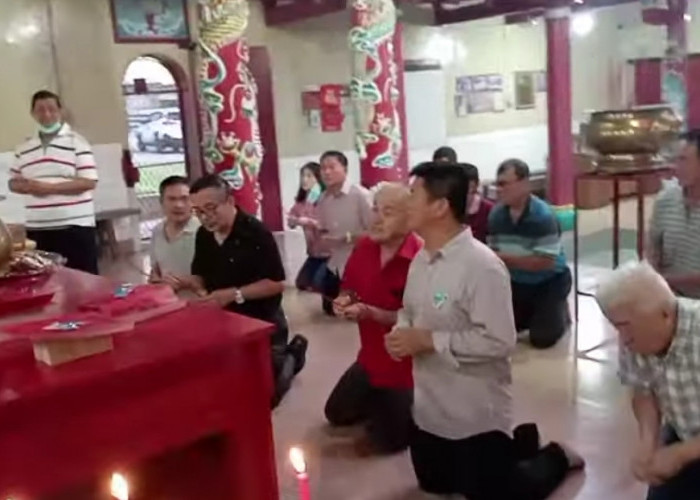 Ritual Antar Dewa Dewi ke Langit, Tradisi Rutin  Jelang Perayaan Imlek