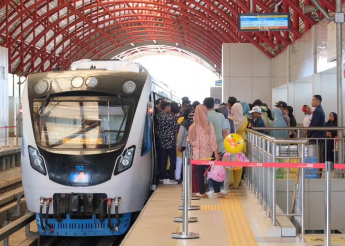 LRT Beroperasi Hingga Dini Hari di Malam Tahun Baru dan Tambah 8 Perjalanan hingga 5 Januari 2025