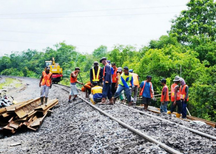 KAI Divre III  Palembang Fokus 32 Titik Rawan Antisipasi Mulainya Musim Penghujan