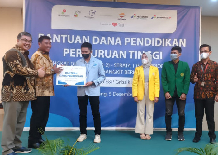 Medco E &P Grissik Serahkan Beasiswa Bagi 360 Mahasiswa dan Guru Honorer