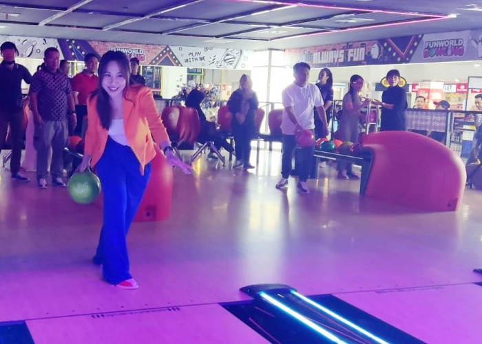 Seru, Funworld Bowling Hadir di PTC Mall, Belanja Bisa Sambil Olahraga