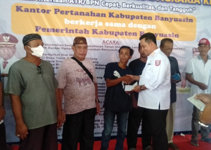 Masyarakat Desa Senang Mendapatkan Sertifikat