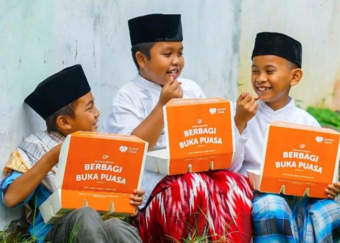 Senyum Ramadhan Bersama Rumah Zakat, Berbagi Buka Puasa Hingga Kado Lebaran Yatim