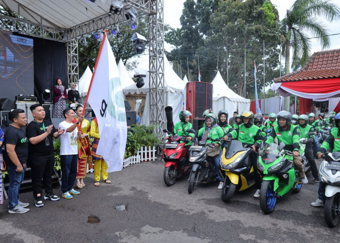 Puluhan Mitra Driver Gojek Gelar Konvoi Keliling Kota, Peringati HUT Palembang ke-1340, 