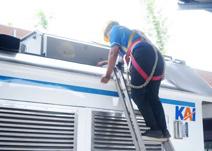 Mudik Idul Fitri 2025 yang Menyenangkan, KAI Divre III Komitmen Jaga Layanan Kebersihan di Stasiun dan Kereta