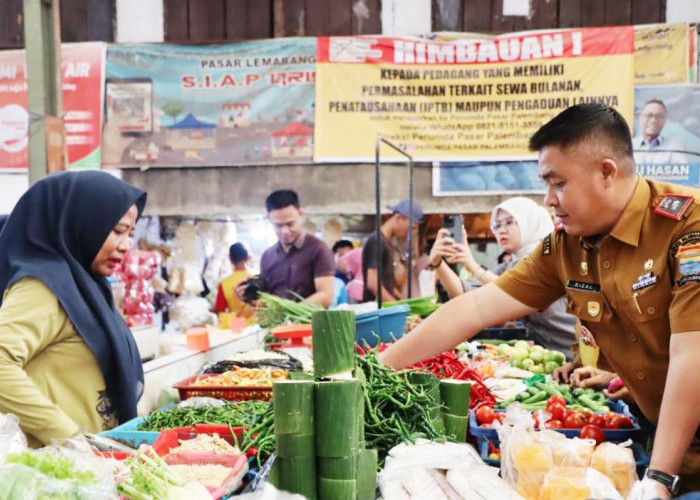 Sekda Aprizal Hasyim Pimpin Sidak Pasar, Pastikan Stok Pangan Aman dan Harga Stabil 