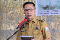 Walikota Palembang Ratu Dewa Bagikan 10 Ribu Masker, Antisipasi Dampak Kabut Asap Karhutla