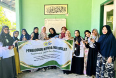 Aksi Nyata, Dosen Polsri Dampingi Warga Kenten Sulap Sampah Organik Jadi Pupuk Cair 