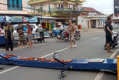 Baru 3 Minggu, Gapura Rp 200 Juta di Lubuklinggau Roboh, Terseret Truk Kerupuk