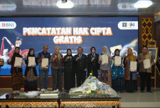 Kemenkum Sumsel Serahkan Surat Pencatatan Hak Cipta Gratis ke 25 Perajin Lokal Sumatera Selatan, Ini Daftarnya