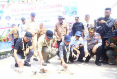 Gubernur Herman Deru Tinjau Air Sugihan, Resmikan Jalan Pasar Sungai Baung Hasil CSR PT OKI Pulp