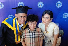 Siapa Sosok Wanita Cantik yang Dampingi Pratama Arhan Saat Wisuda?