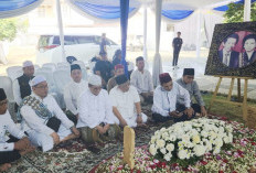 UAS Hadiri 40 Hari Wafatnya Almarhum Haji Halim, Lantunkan Yasin dan Doa Sebagai Penghormatan Terakhir