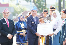 Wagub Sumsel Cik Ujang Tekankan Peningkatan Kualitas Pendidikan pada Upacara Hardiknas 2026