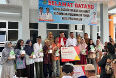 AZKO Prabumulih Donasi Lampu LED Hemat Energi, Terangi 250 Rumah Lewat Berbagi Cahaya di Muara Dua Barat