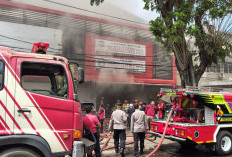 Ratusan Jemaat Panik Saat Gereja Maranatha Palembang Terbakar