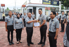 Momentum Apel Pagi Kemenkum Sumsel, Kakanwil Tekankan Disiplin dan Berikan Penghargaan bagi Insan Berprestasi