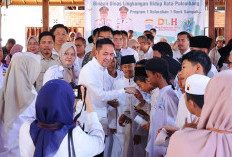 Wujudkan 1 Kelurahan 1 Bank Sampah, Walikota Ratu Dewa Serahkan Bantuan Sarpras ke 25 Bank Sampah Aktif