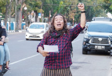 Peringati Hari Puisi, Edwin Fast Baca Puisi di Ruang Publik Palembang