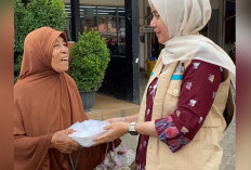 Cahaya Berkah Ramadhan, YBM PLN UP2D S2JB Bagikan Bingkisan Ramadhan dan Takjil di Wilayah Palembang