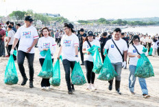 Dukung Gerakan Indonesia ASRI, BRI Peduli Ajak Masyarakat Bersih-bersih di Pantai Kedonganan Bali 