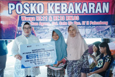 Pusri Serahkan Bantuan Sarana Pendidikan Bagi Korban Kebakaran Jalan Sultan Agung 1 Ilir Palembang