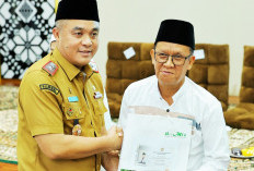 Sekda Palembang Pimpin Pelepasan Jemaah Haji PGRI, Doakan Jadi Haji Mabrur